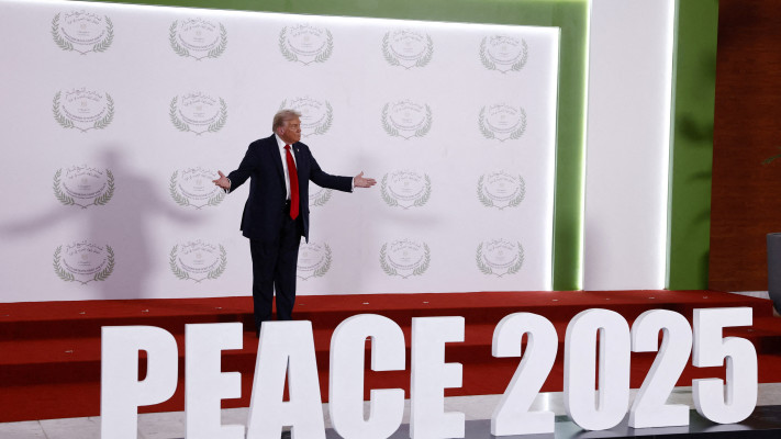 דונלד טראמפ מקבל את באי ''כנס השלום'' בשארם א-שייח': ''שלום 2025''