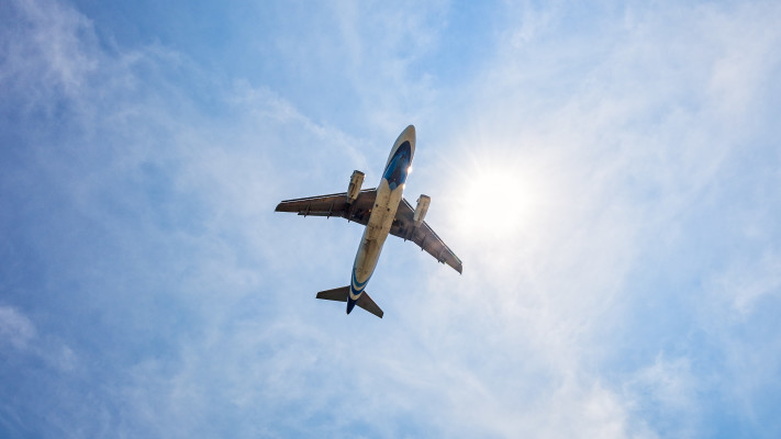 מטוס בשמיים
