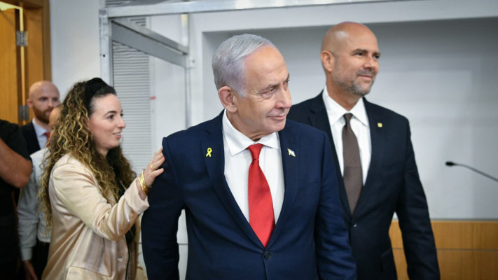 הדיון הבוקר- נתניהו בליווי עידית סילמן ואמיר אוחנה (צילום: פלאש 90)