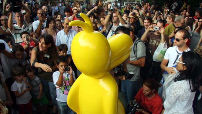 הסרת הלוט פסל הברווז בכיכר מסריק 2009