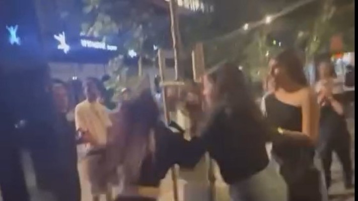 נערות בפתח תקווה תוקפות באלימות נערות זרות ברחוב