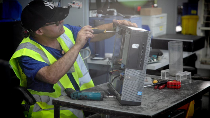 פעילות במפעל המחזור אקולוגיה לקהילה מוגנת 