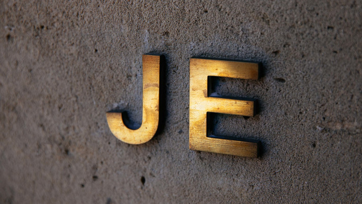 האותיות שמאפיינות את ג'פרי אפשטיין