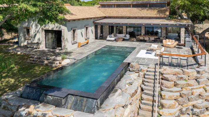 בריכה - חברת פלגים, אדריכל - רון שפיגל