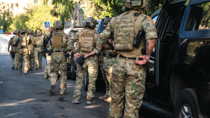 שיירת חיילים אמריקאים ליד שיירת סגן הנשיא ואנס בירושלים