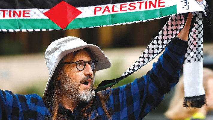 מפגין פרו-פלסטיני בפורטלנד