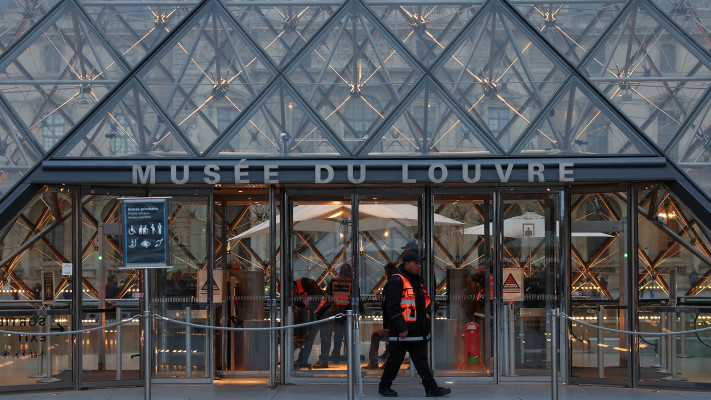 מוזיאון הלובר בפריז
