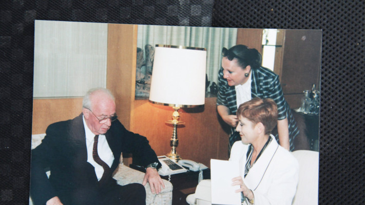 מימין: עליזה גורן, מרית דנון ויצחק רבין