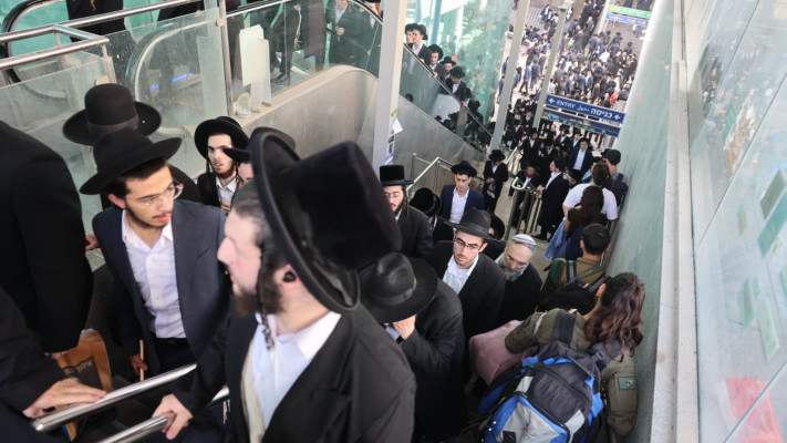 חרדים ברכבת יצחק נבון בירושלים