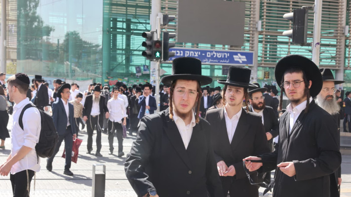 חרדים ברכבת יצחק נבון בירושלים