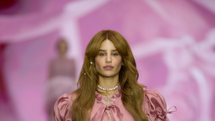 תצוגת האופנה של ROZ בעיצובה של רחלי זילברשטיין