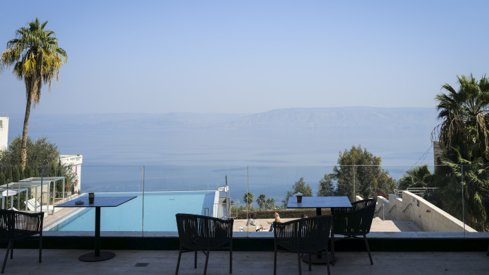 מלון בטבריה צופה אל הכנרת