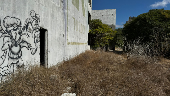 ''מלון סמדר'' הנטוש באשקלון