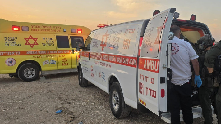 זירת התאונה סמוך לאום א ריחאן (צילום: תיעוד מבצעי מד''א)