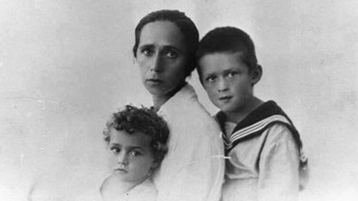 יצחק רבין עם אחותו רחל ואימם רוזה