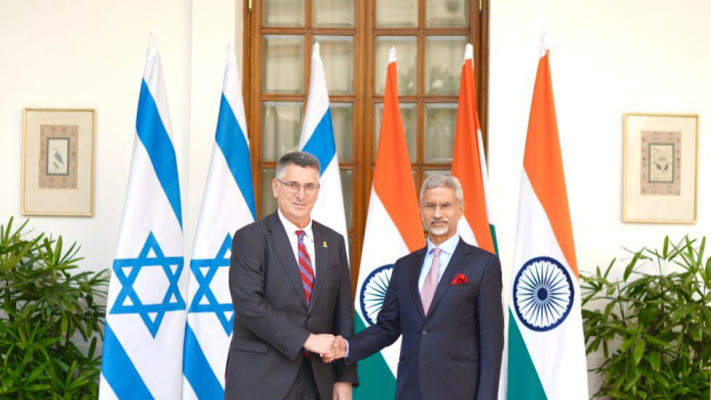 שר החוץ גדעון סער עם שר החוץ של הודו ד״ר סוברהמניאם ג׳אישנקר