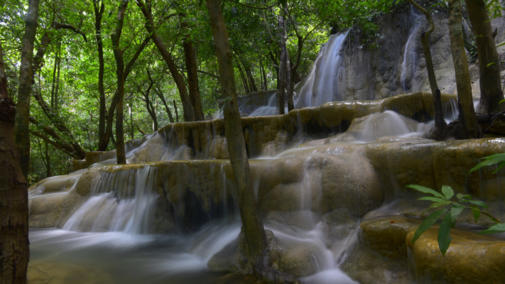 אתר מפלי וואנג סאי בתאילנד בו נעצרו הגבר והאישה