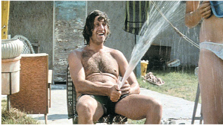 אורי זוהר בסרט ''מציצים''