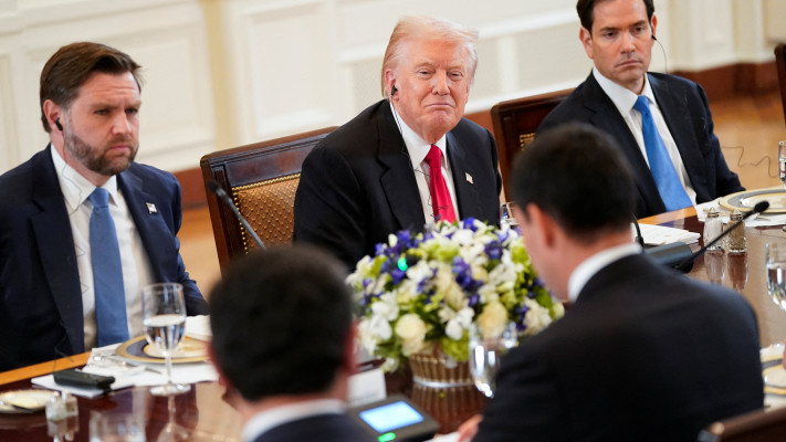 מימין מארקו רוביו לצדו של טראמפ וג'יי די ואנס 