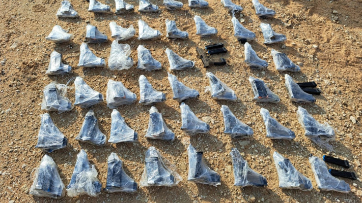 תיעוד האקדחים שנתפסו