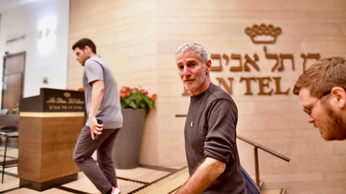 יאיר גולן יוצא מישיבת ראשי האופוזיציה