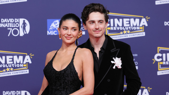 קיילי ג'נר וטימות'י שאלאמה (צילום: Vittorio Zunino Celotto/Getty images)