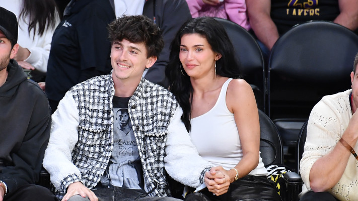 קיילי ג'נר וטימות'י שאלאמה (צילום:  Allen Berezovsky/Getty Images)