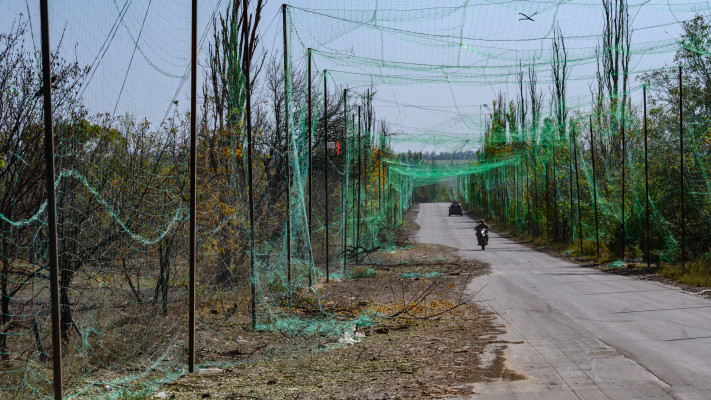 אוקראינה מכסה כבישים מרכזיים ברשתות כדי לנטרל רחפני תקיפה רוסיים
