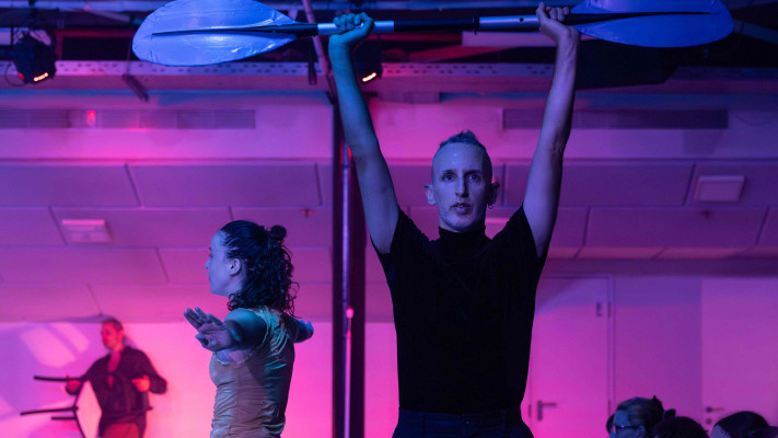 יוסי ברג ועודד גרף - תנועות ריקוד של אמצע מלחמה