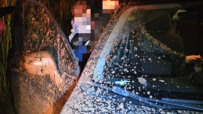 חילוץ של משפחה מרכב ששקע סמוך לנחל הירקון