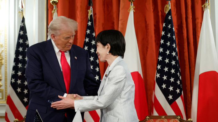 ראש ממשלת יפן, סנאה טקאיצ'י, ונשיא ארה''ב דונלד טראמפ