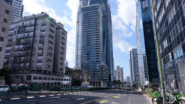 המגדל שנפגע מטיל איראני ברמת גן 