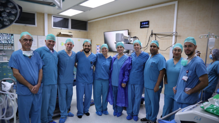 צוות הכירורגים. תקווה לעולם ההשתלות