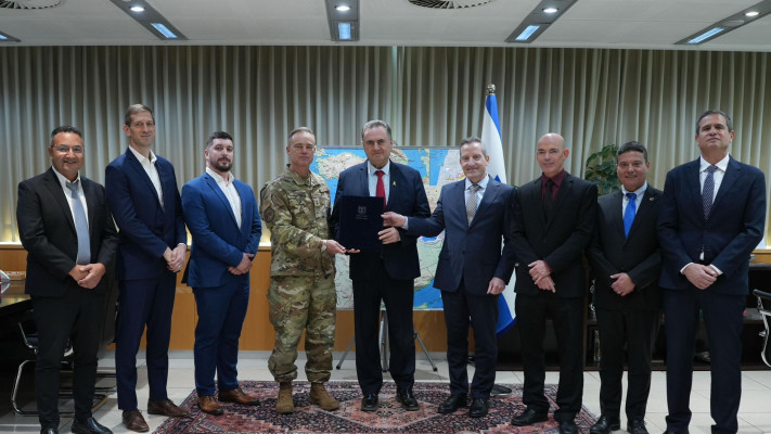 חתימה על הרחבת כיפת ברזל