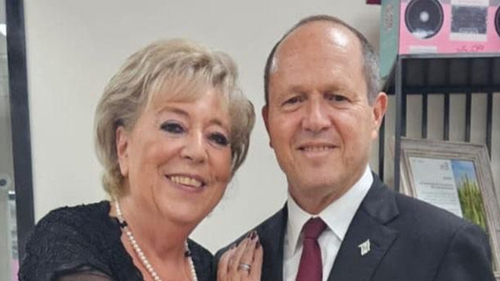 ניר ברקת, מרים פיירברג