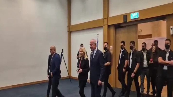 בנימין ושרה נתניהו מצביעים בבחירות למרכז הליכוד