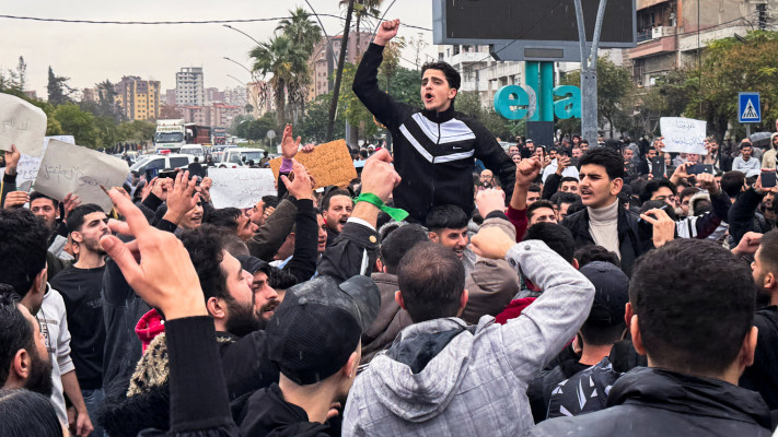 מפגינים עלאווים בלטקיה נגד השלטון