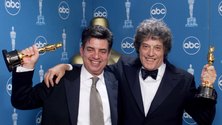 סטופארד ומארק נורמן זוכים בפרס האוסקר לתסריט המעובד הטוב ביותר עבור ''שייקספיר מאוהב''