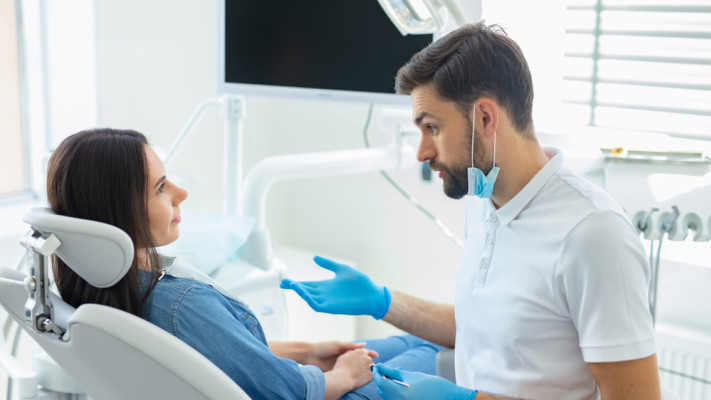 בדיקה חלל הפה. איתור סימנים מחשידים