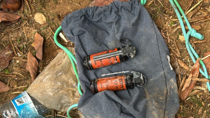 רימוני הלם שנתפסו בזירה