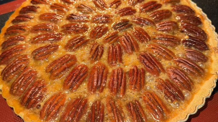 פאי פקאן לאחר הוספת הקרמל ולאחר אפייה נוספת