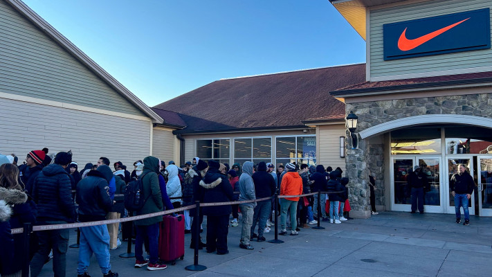 תור לחנות של נייקי