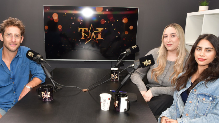 מימין: שני זוהר, שני איציק, פיני טבגר ''בסלון של TMI'' (צילום: אבשלום שושני)