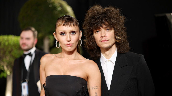 מקס מורנדו ומיילי סיירוס (צילום:  Cindy Ord/VF25/Getty Images for Vanity Fair)