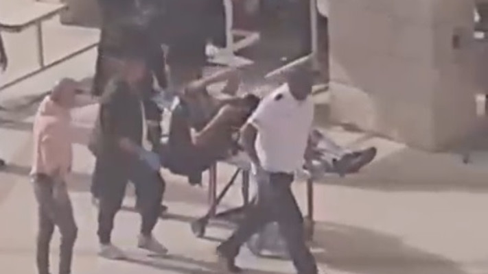 פינוי הפצועים בבית המשפט בבאר שבע 