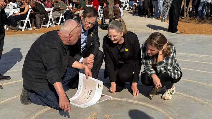 דנה סיטון סילברמן, מיכל הרצוג, יצחק הרצוג וצביקה פסטרנק