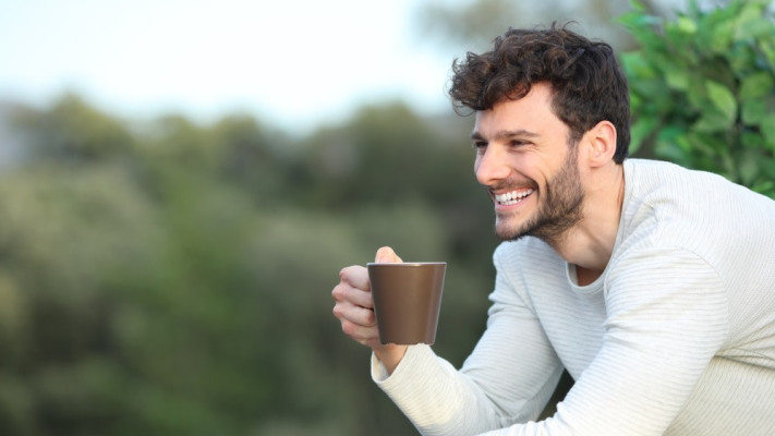 שתיית קפה. ישנים מצויין
