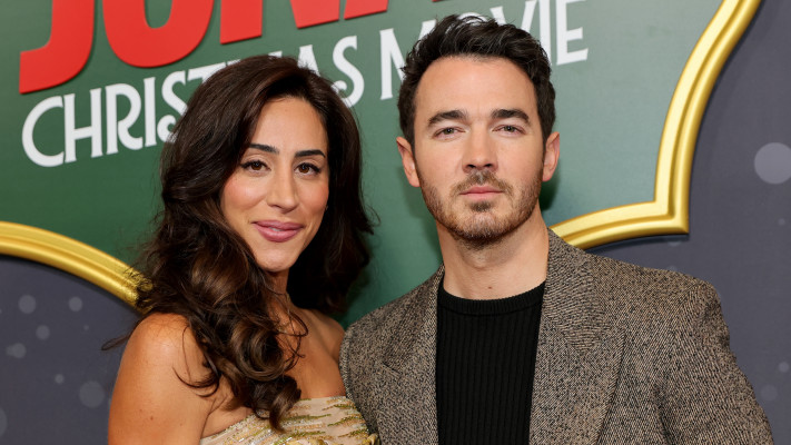 קווין ודניאל ג'ונאס (צילום: Dia Dipasupil/Getty Images)