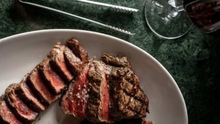 ״דיינר - מקום של בשר״ בקרית אונו