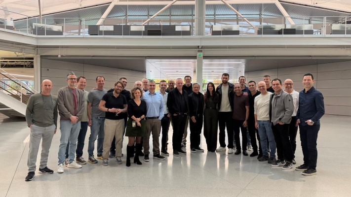 מפגש בין שורדי השבי אבינתן אור ונועה ארגמני עם מנכ''ל אינבידיה ג'נסן הואנג